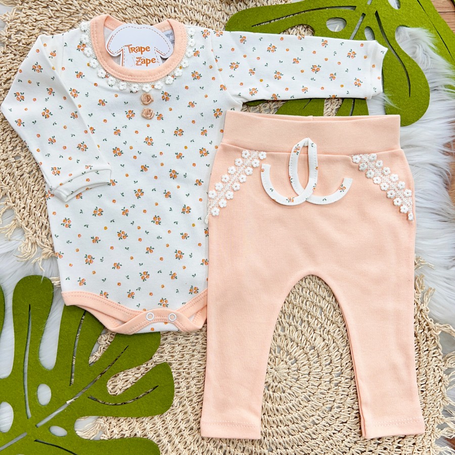  Conjunto Body Manga Longa Florzinhas e Calça com Flores e Renda - Salmão 